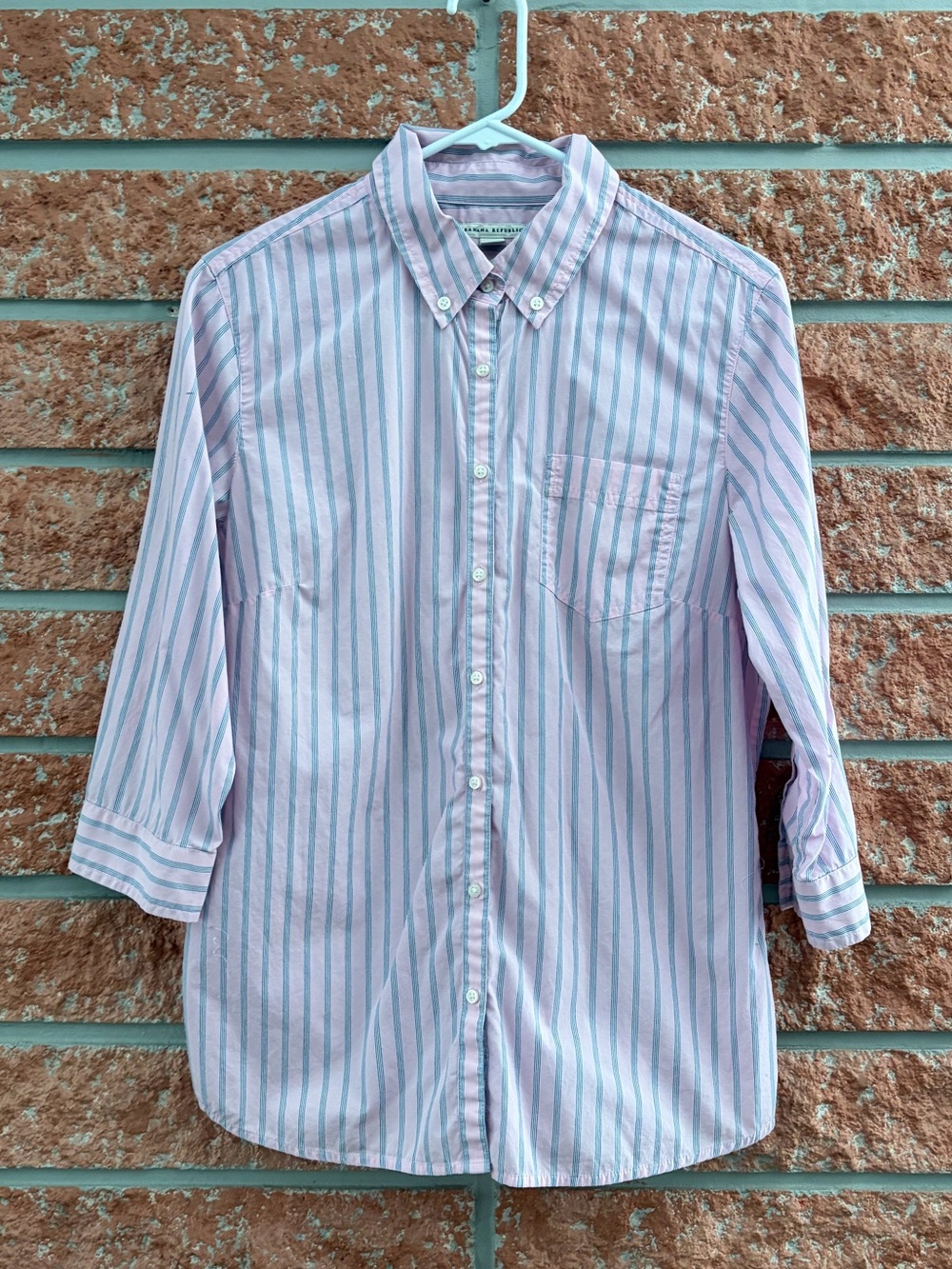 🌟 Banana Republic Pink and Blue Striped Button-Down Shirt